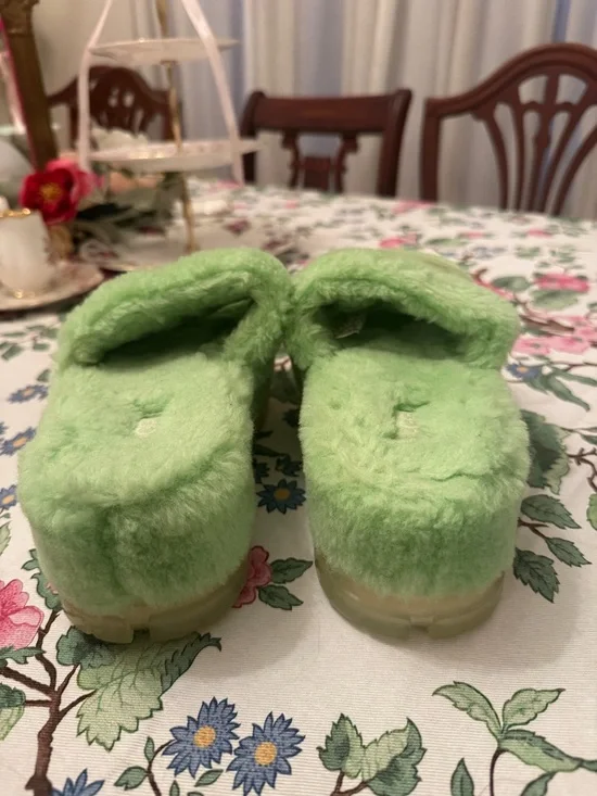 UGG Women's Fluffita platform slippers in parakeet green - Picture 8 of 9